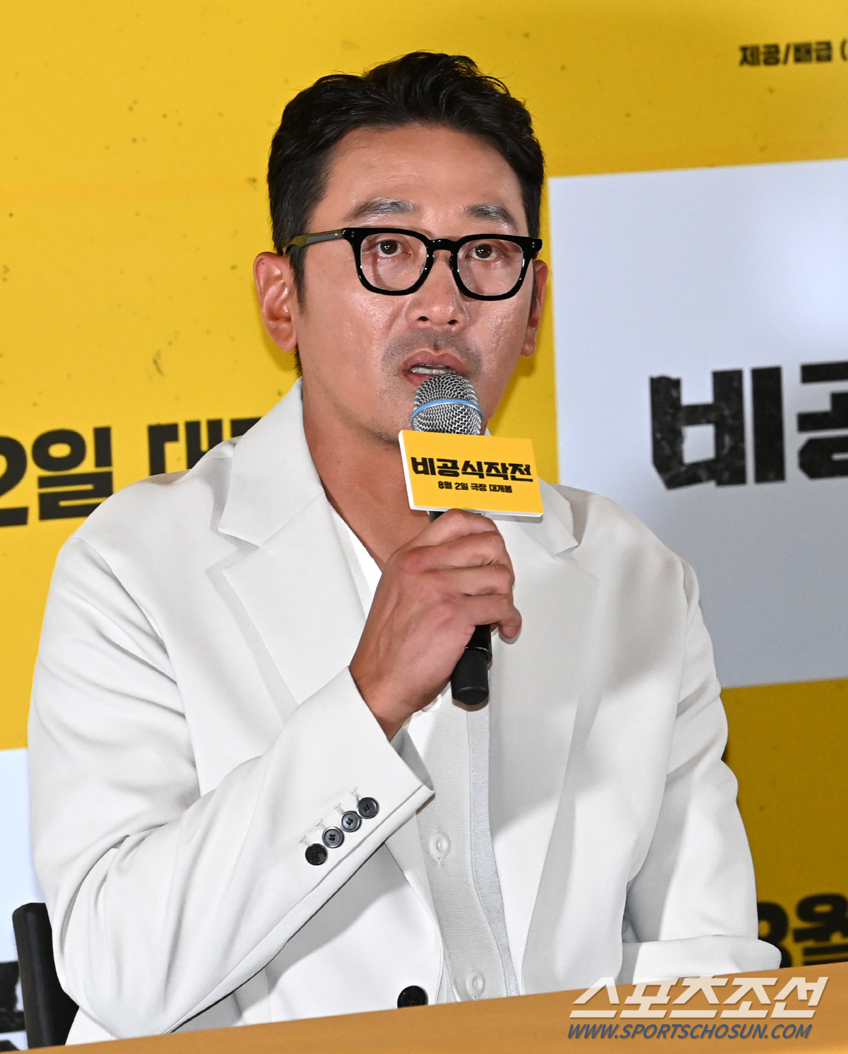 '비공식작전' 하정우 "액션 전 준비? 무사 촬영 기도와 스트레칭뿐"