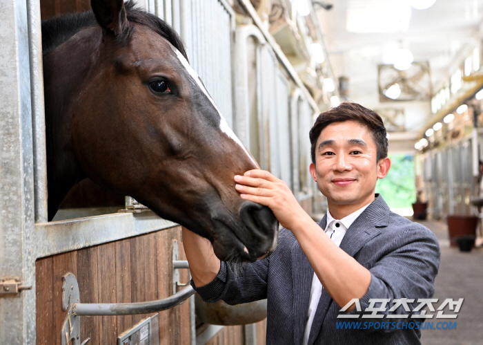 [경마]통산 800승 영예기수→초보 조교사, 함완식 조교사의 '초강대국 …