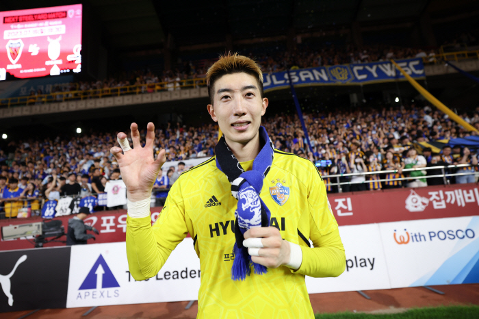 '4년 재계약' 국대 수문장 조현우의 진심 "해외 오퍼 'NO', 울산과…