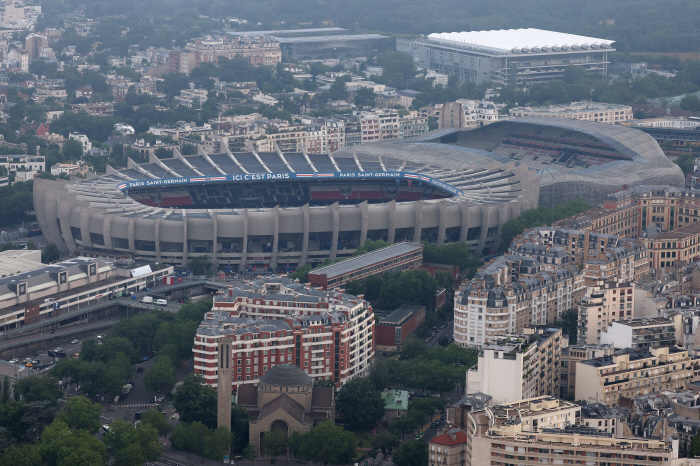 이강인의 PSG 홈구장 '파르크 데 프랭스' 인수 신청, 539억원 제시…