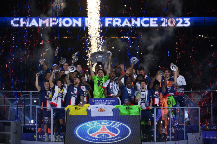 이강인의 PSG 홈구장 '파르크 데 프랭스' 인수 신청, 539억원 제시…