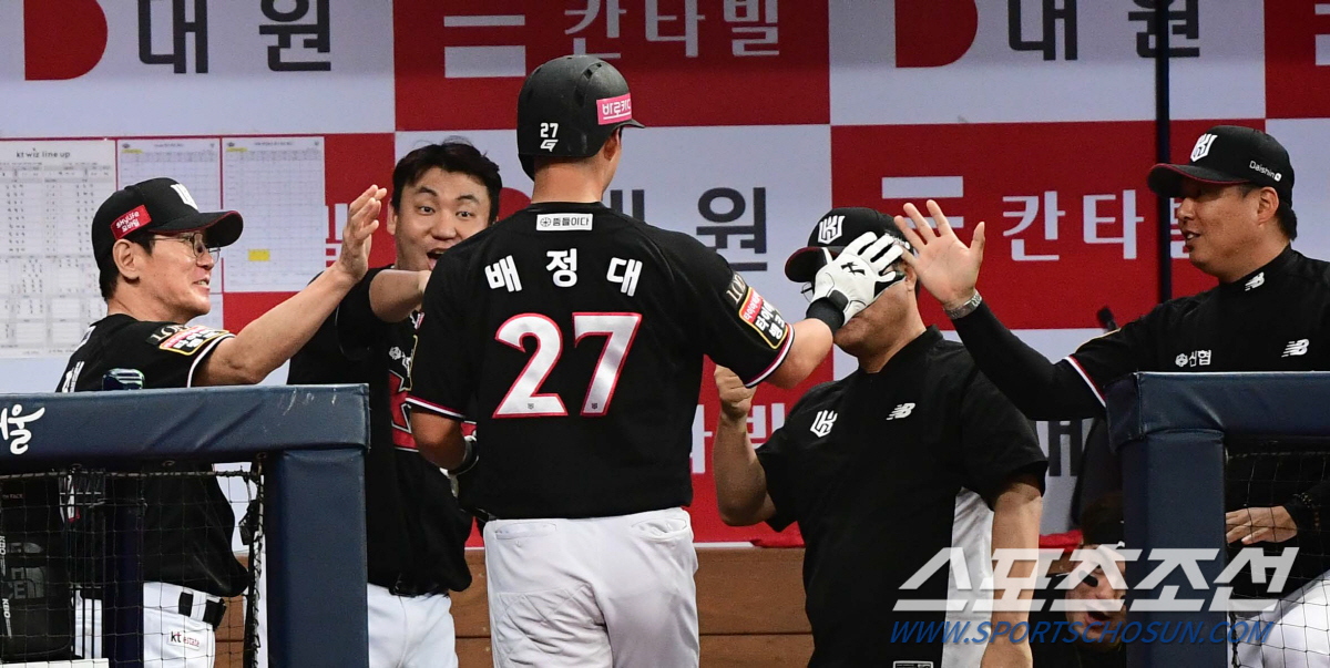 '포커페이스' 이강철 감독에게 이런 표정이? 소망이 모두 이루어진 1승 …