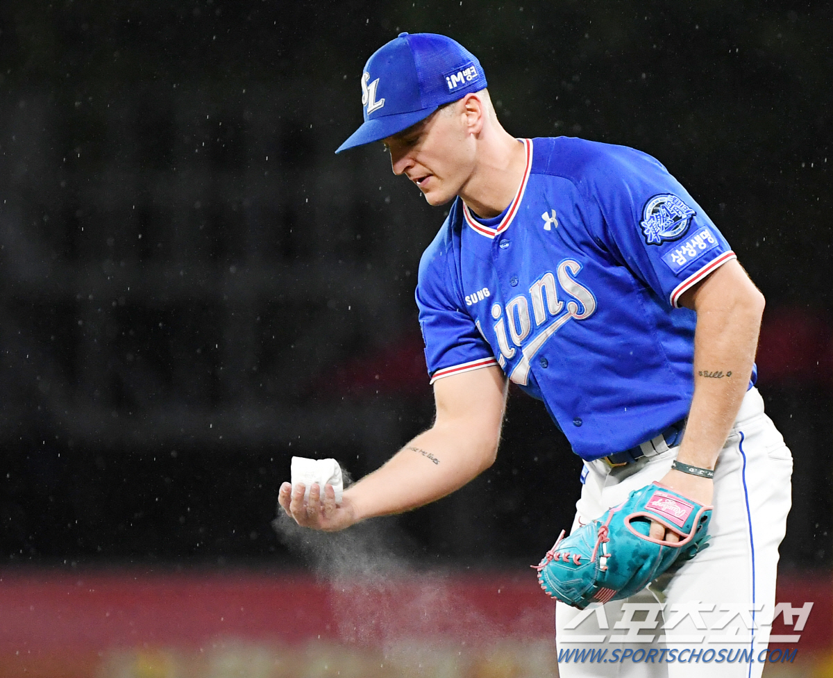 "발에 피가 안 통해" 전반기 옥죈 부담감 처럼…, 완투승 후 꽉 조였던…