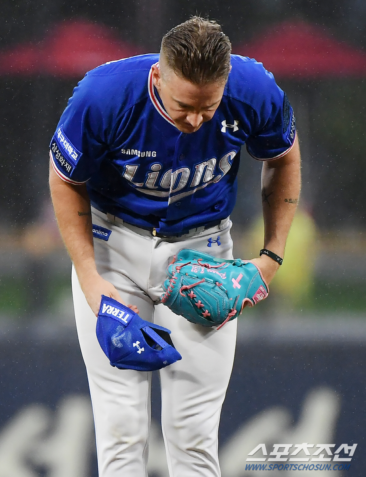 "발에 피가 안 통해" 전반기 옥죈 부담감 처럼…, 완투승 후 꽉 조였던…