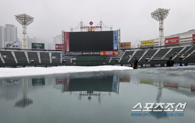 축제 분위기에 먹구름…비에 젖은 사직→퓨처스 올스타전 사전행사 우천 취소…