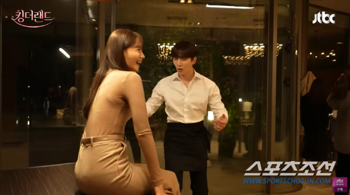 [SC이슈]'이준호♥임윤아', 키스신 촬영 전부터 "파이팅!"…'핫하다 …