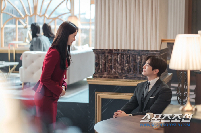 '키스' 이준호♥임윤아, 아슬아슬 사내연애 시작돼…'내가 웃는 게 웃는 …