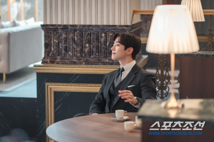 '키스' 이준호♥임윤아, 아슬아슬 사내연애 시작돼…'내가 웃는 게 웃는 …