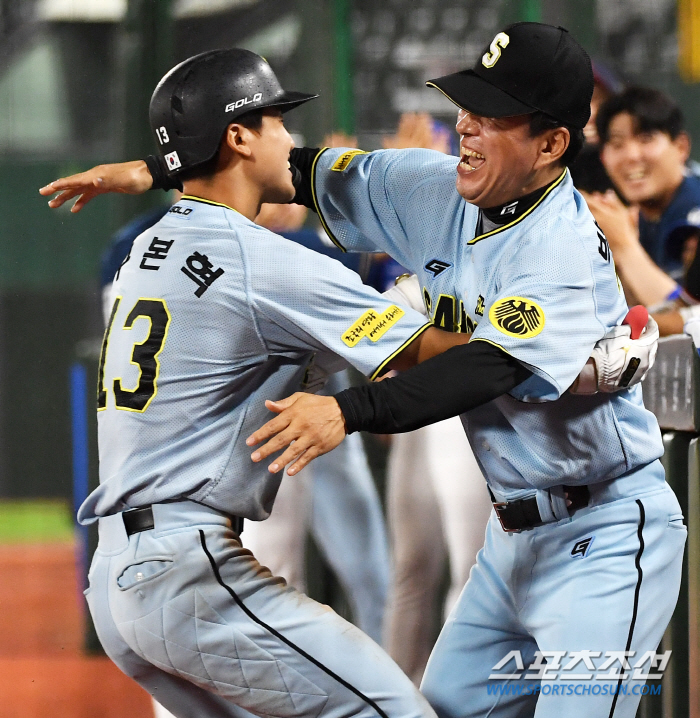 "복근 자신감 생겼다" 26세 LG→상무 완소남의 '찐'야심…올스타 위해…