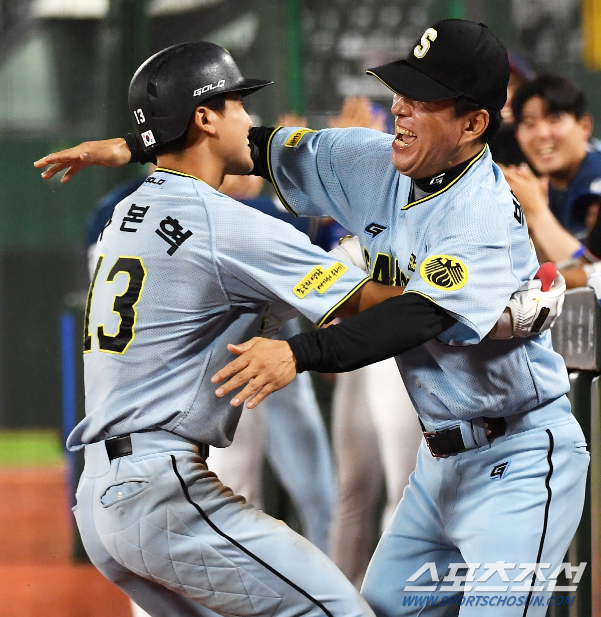 "복근 자신감 생겼다" 26세 LG→상무 완소남의 '찐'야심…올스타 위해…