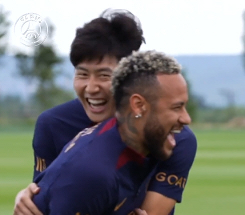 '美친 조합 나왔다' KING 이강인X네이마르 투샷, PSG 연일 '이강…