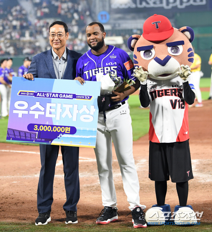 트럼펫 불며 등장→스리런 홈런 폭발…MVP는 놓쳤지만, "절대 잊지 못할…