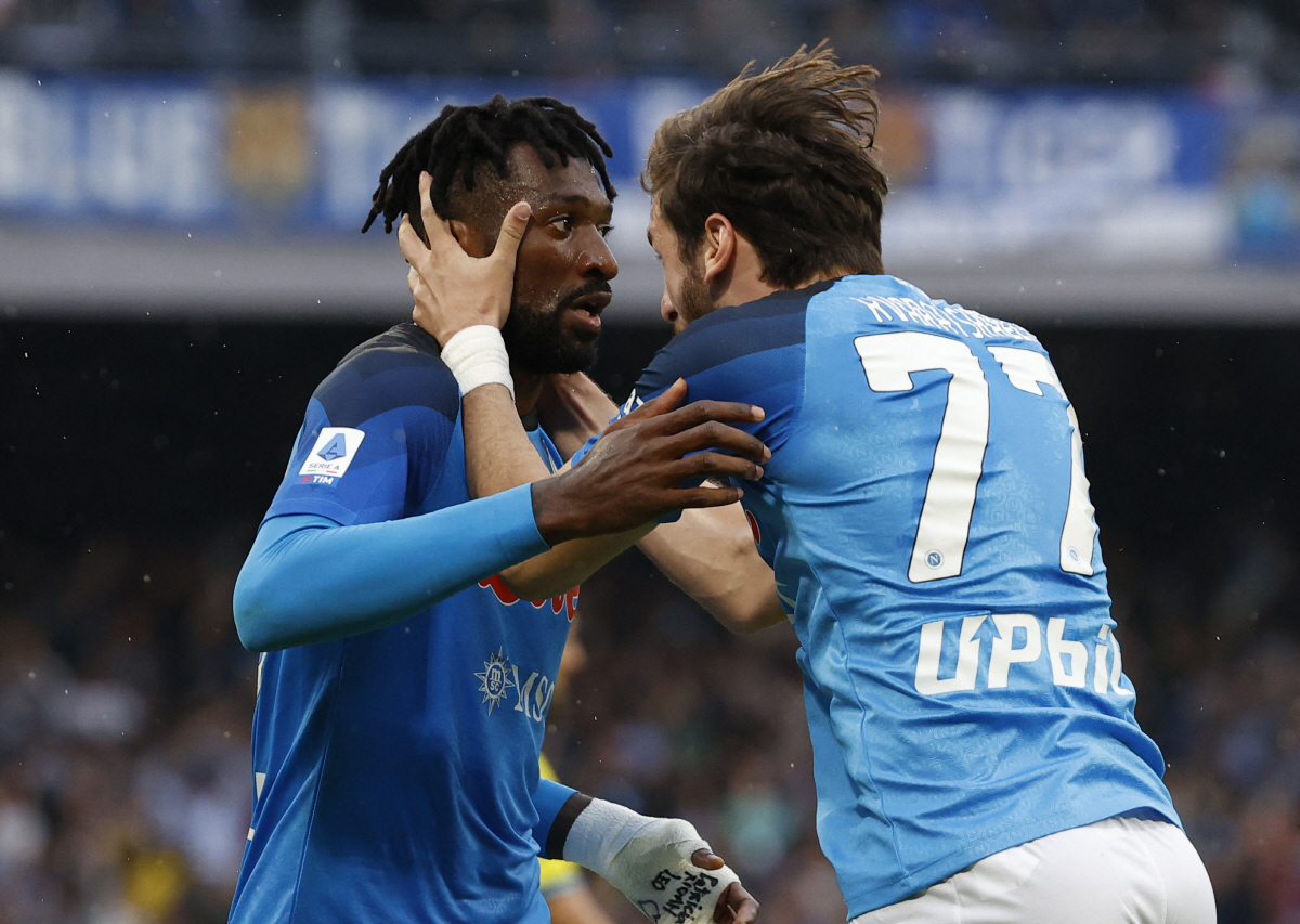 '오일 머니' 뉴캐슬 1차 제안 1366억원→2차 1416억원. 나폴리 …