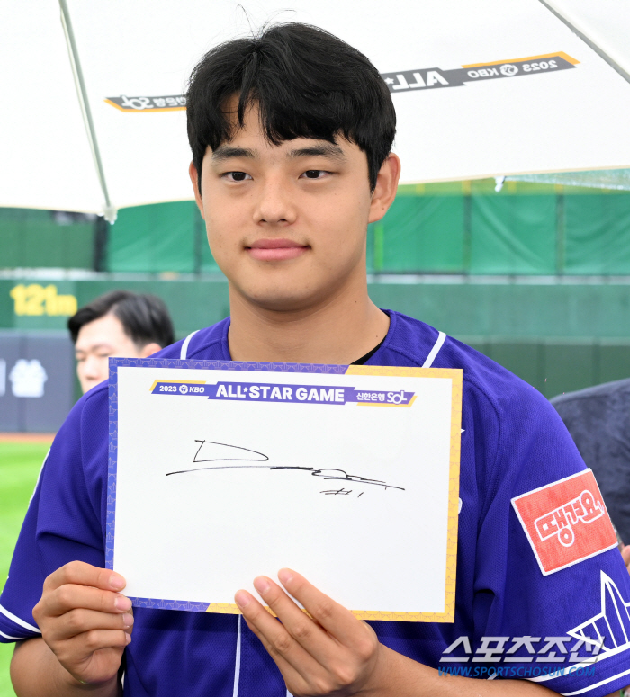 신인왕 1순위, 올스타전 사인 요청 쇄도 "인기 비결? 160㎞ 강속구 …