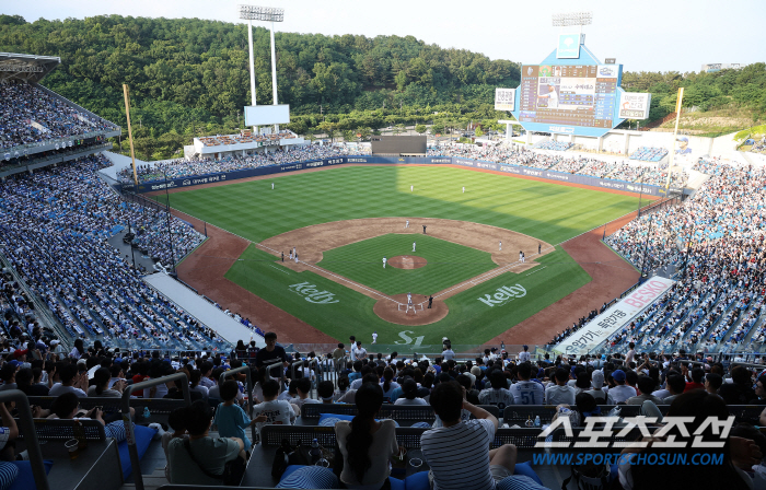 전반기에만 440만…역대급 허리싸움, 역대급 흥행 몰고 오나