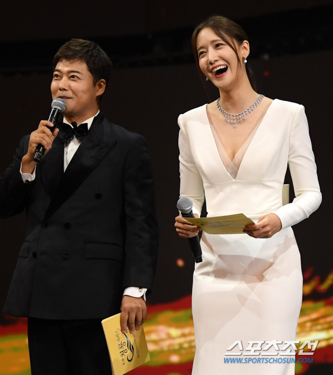 [제2회 BSA] "살롱에 모인 듯, 글로벌★ 한 자리에"…'청룡'이 주…