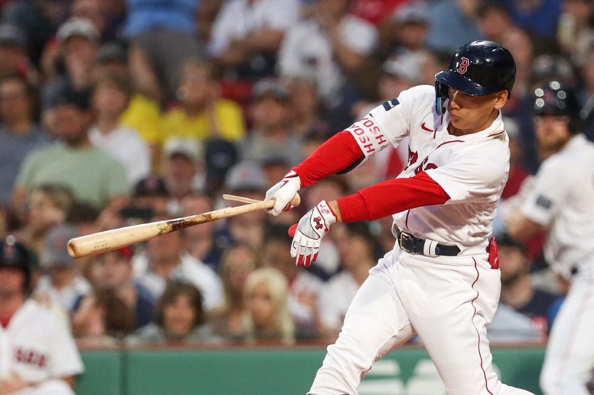 데뷔시즌에 만루홈런 2개라니…요시다 만루포-3루타-우전안타, 81경기 만…