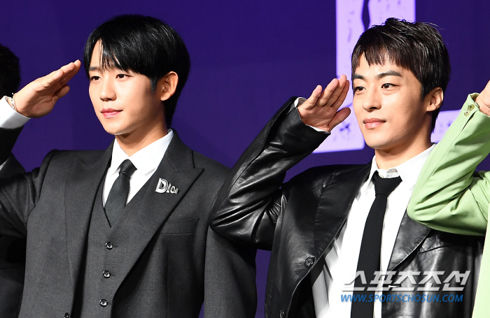 [SC현장] "간절히 기다렸다"..'D.P.2'로 돌아온 정해인·구교환 …