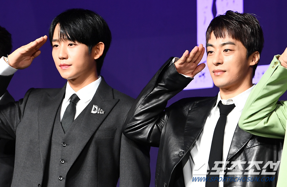 [SC현장] "간절히 기다렸다"..'D.P.2'로 돌아온 정해인·구교환 …