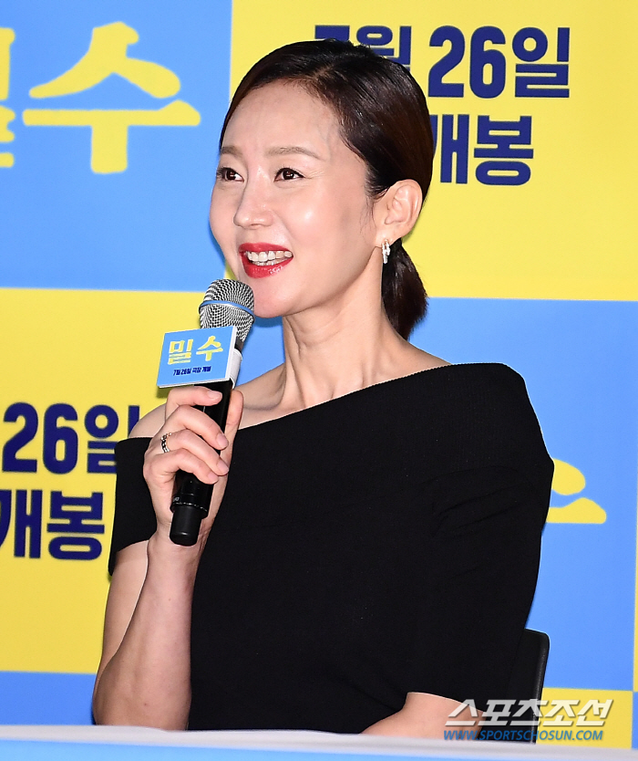 '밀수' 염정아 "김혜수와 한 작품 같이 한다는 게 가장 큰 기쁨이다"
