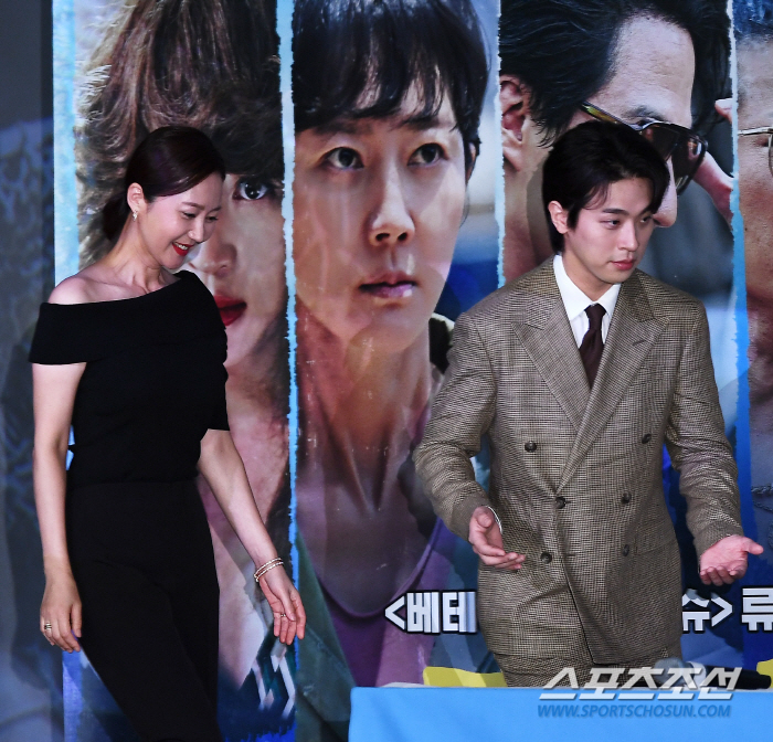 [SC현장] "공황에도 이마 찢어져도"…'밀수' 김혜수X염정아, 기깔나게…
