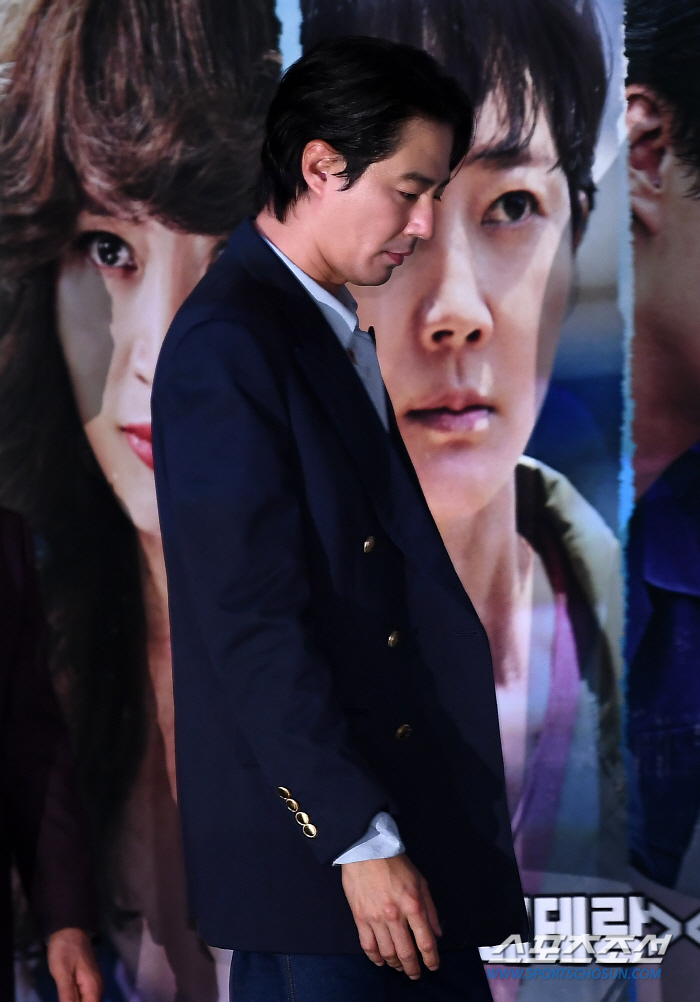 [SC현장] "공황에도 이마 찢어져도"…'밀수' 김혜수X염정아, 기깔나게…
