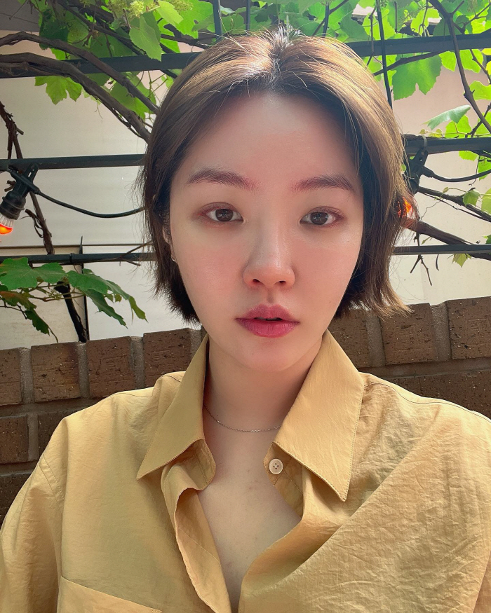 "본업으로 돌아가기 위해"…김새롬, 화장품 사업 접는다