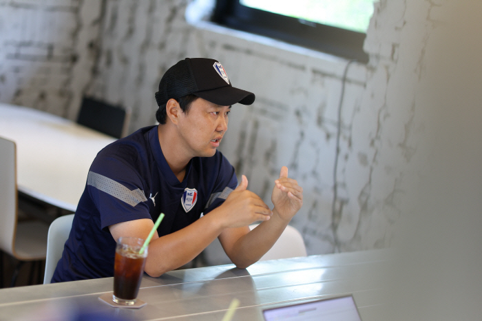 '특징 있는 선수' 빚는 백승주 수원 U-18 감독의 특별한 '방법론'