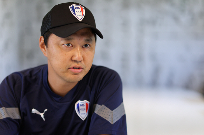 '특징 있는 선수' 빚는 백승주 수원 U-18 감독의 특별한 '방법론'