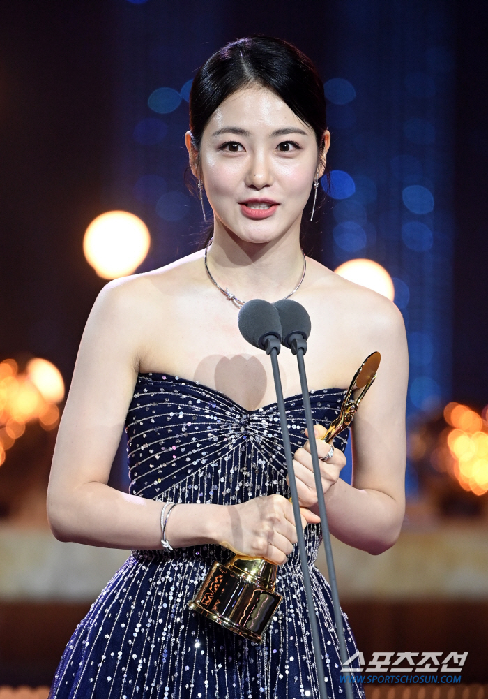 [제2회BSA] '3인칭 복수' 신예은, 신인여우상 수상..대세 입증