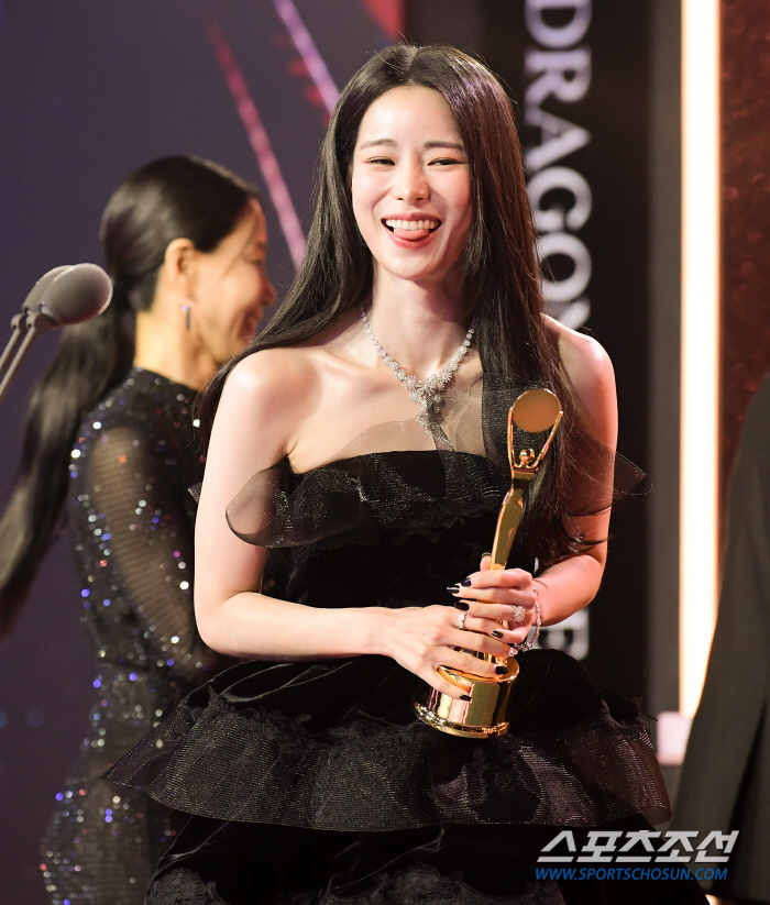 [종합] "수고했다 혜교야" 송혜교 대상 '눈물'…'명불허전' 유재석, …