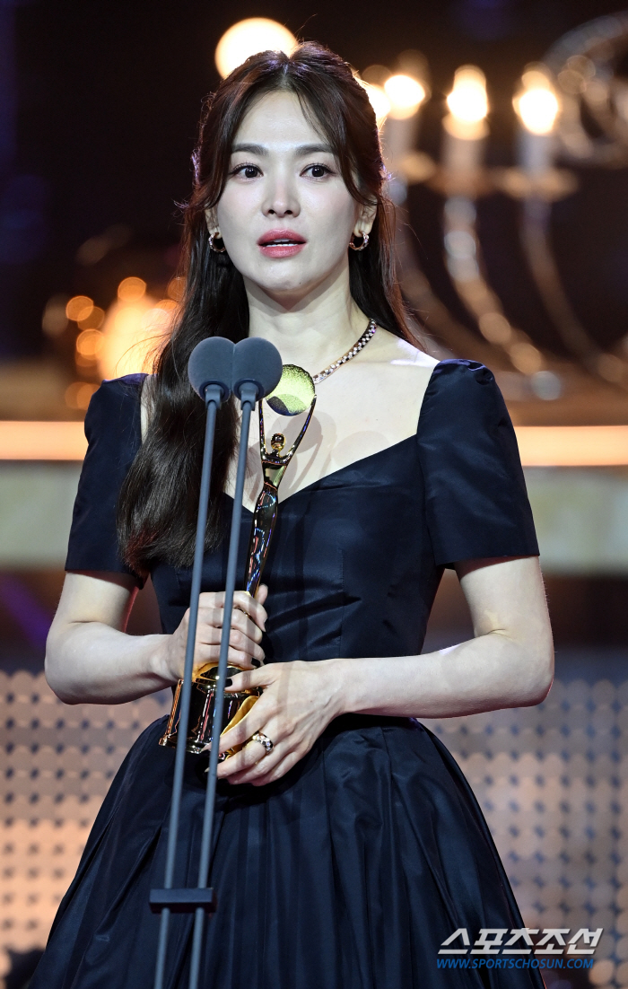 [종합] "수고했다 혜교야" 송혜교 대상 '눈물'…'명불허전' 유재석, …