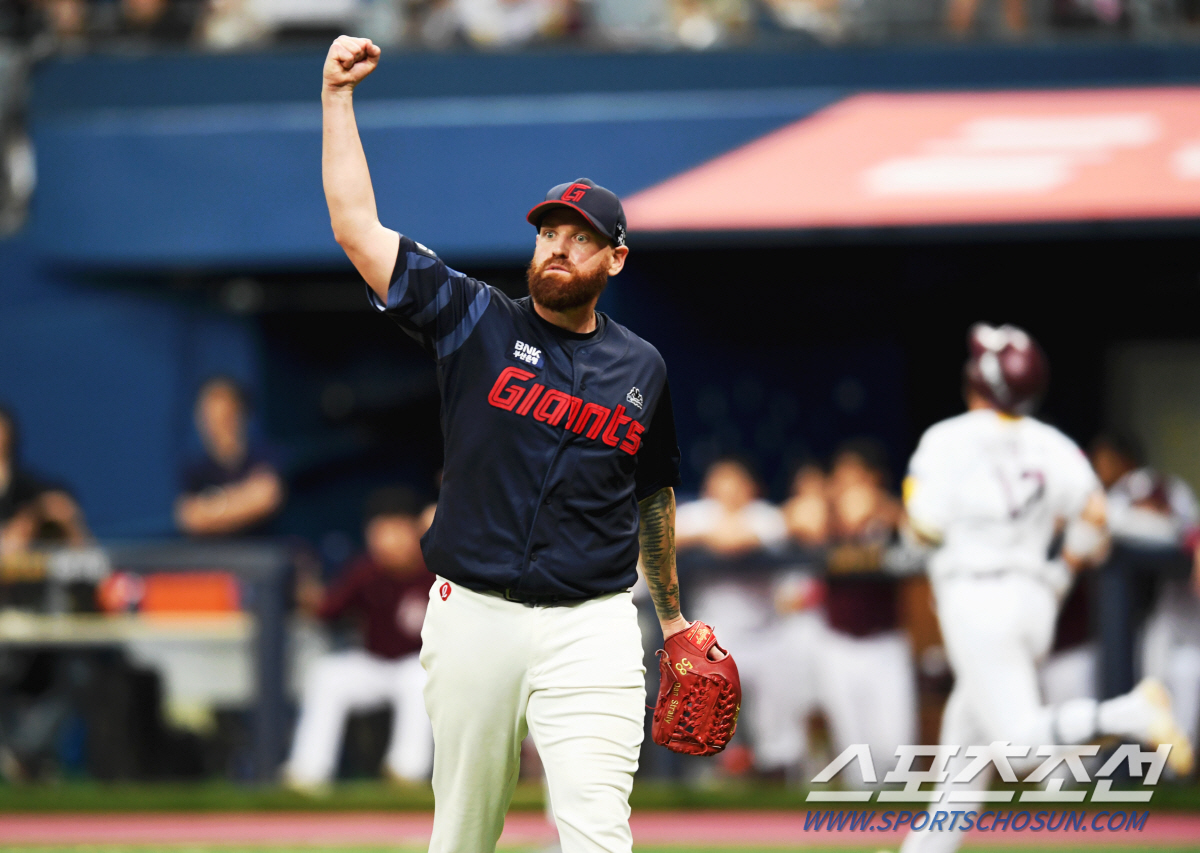 어쩌면 롯데 역사상 최고 외인…더그아웃 흥부자→야구 밖에 몰랐던 '닥터K…