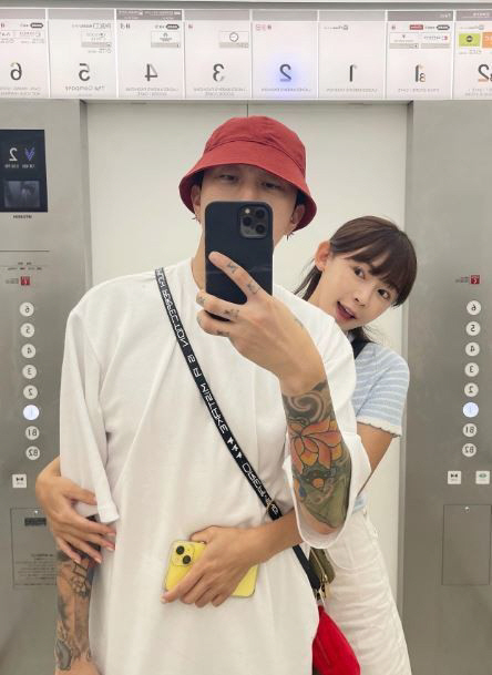 '8살연하♥' 슬리피 "아내에 경제권 주고 힘들어, 옷 한벌도 허락"(라…