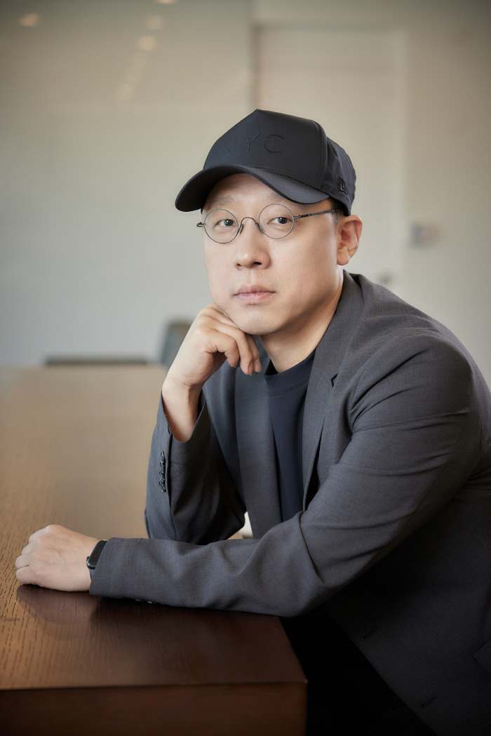 [인터뷰③] 김성훈 감독 "하정우X주지훈, 인생 마지막 영화 떠올렸을 때…