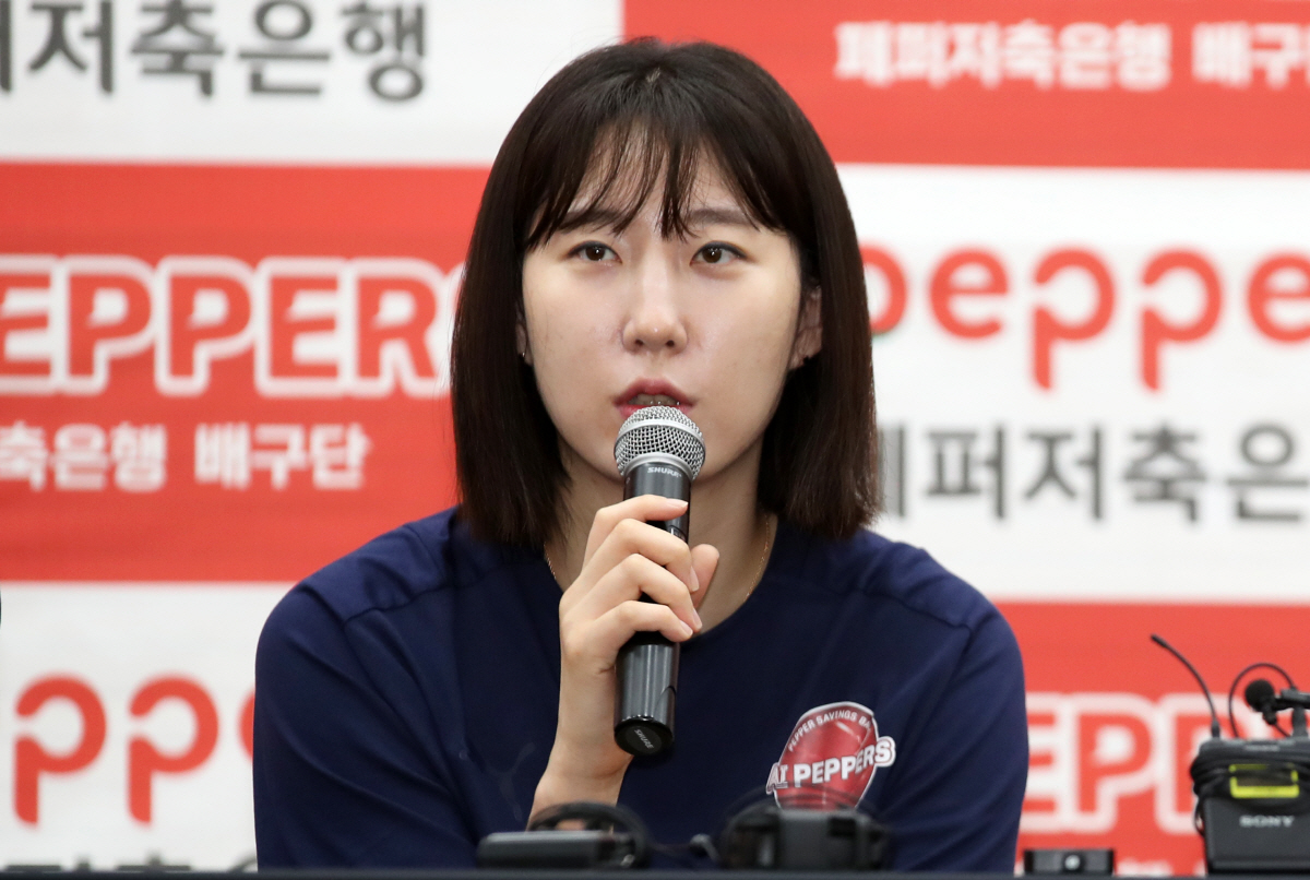 "반지? 최소 1개는 따야죠" 우승청부사 박정아, '연봉 7억' 부담감 …