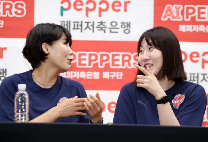 "반지? 최소 1개는 따야죠" 우승청부사 박정아, '연봉 7억' 부담감 …
