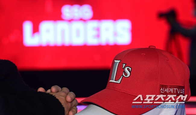 '폭행→방출' 이원준 72G 출장 정지…SSG 구단 공식 사과 "뼈를 깎…