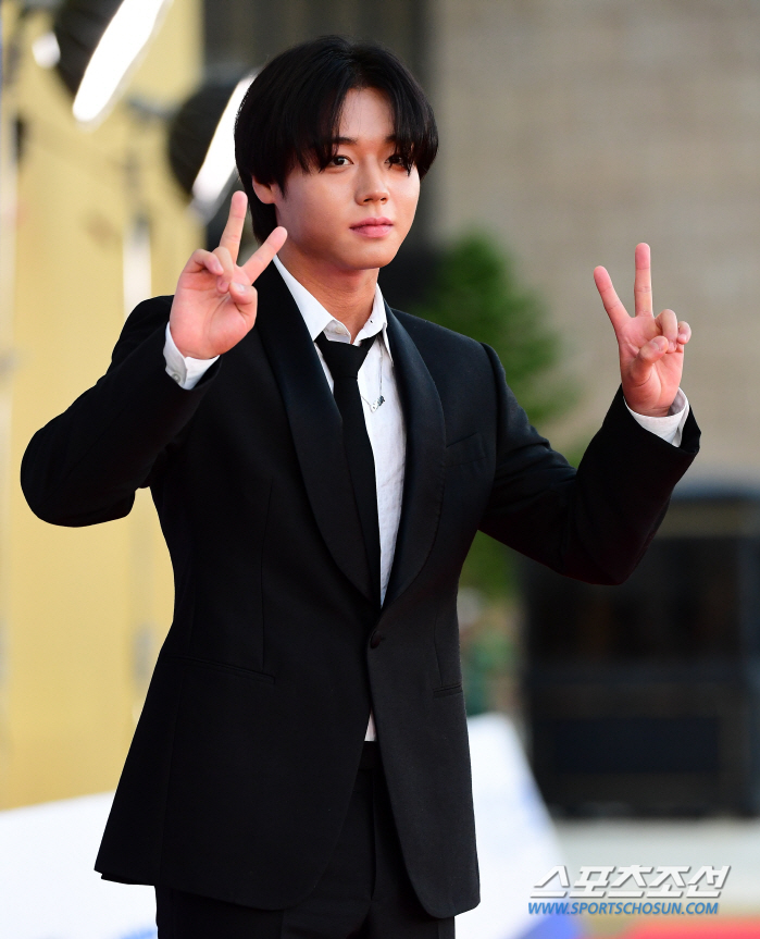 박지훈, 신인남우상 수상 "맑은 눈의 광인 되겠다" ['청룡시리즈어워즈'…