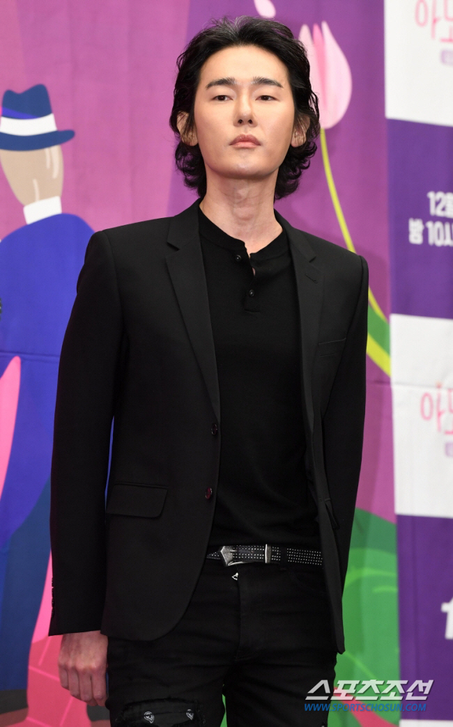 허지웅 "젊은 교사의 삶이 교실서 영원히 멈춰..명복을 빈다" 애도 [전…