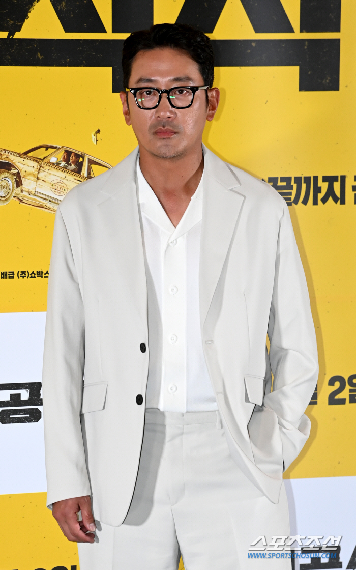 하정우도 당했다...SNS 사칭 피해→소속사 "개인적인 연락 및 금전적인…
