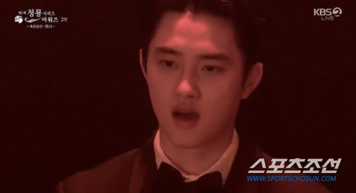 화사의 '섹시 퍼포먼스'에 도경수 입 벌린 채 '감탄' 화제('청룡시리즈…