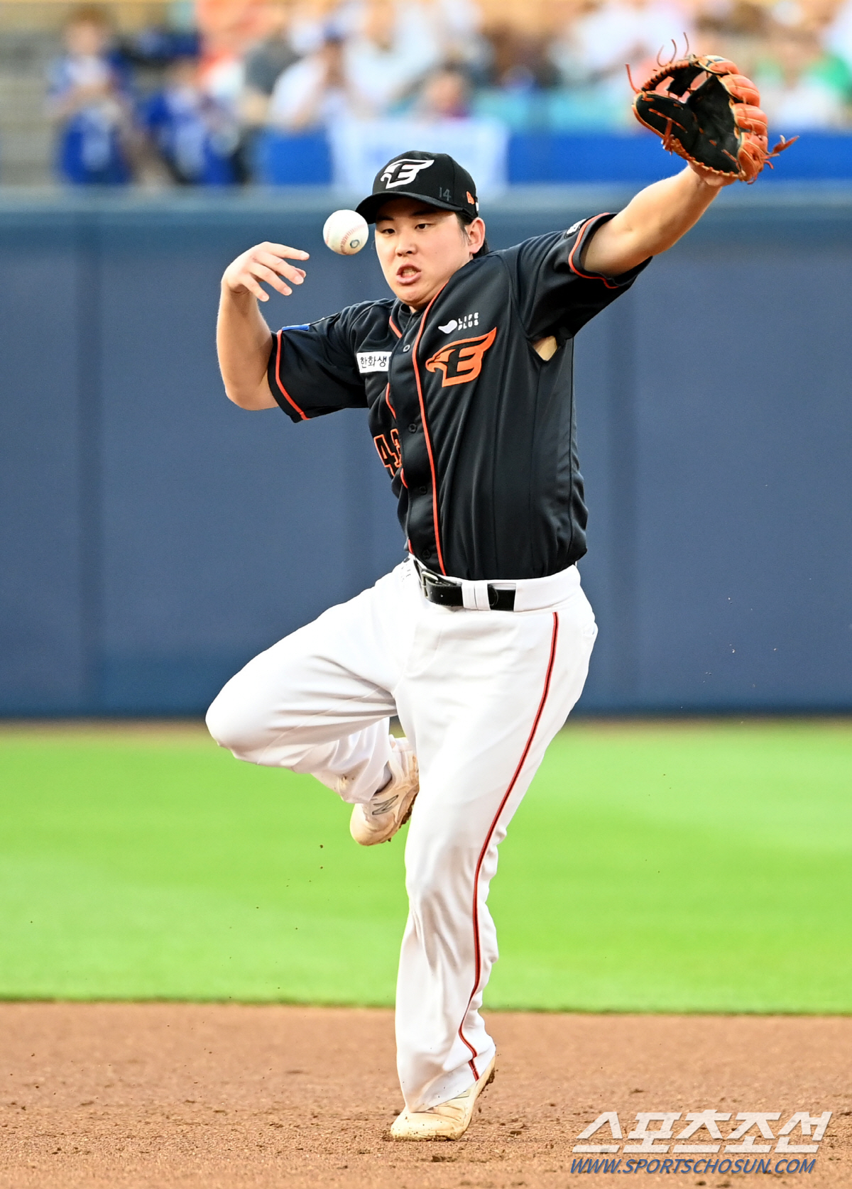 고졸신인 문현빈보다 타점 적고…연봉 3900만원 이진영보다 낮은 출루율,…