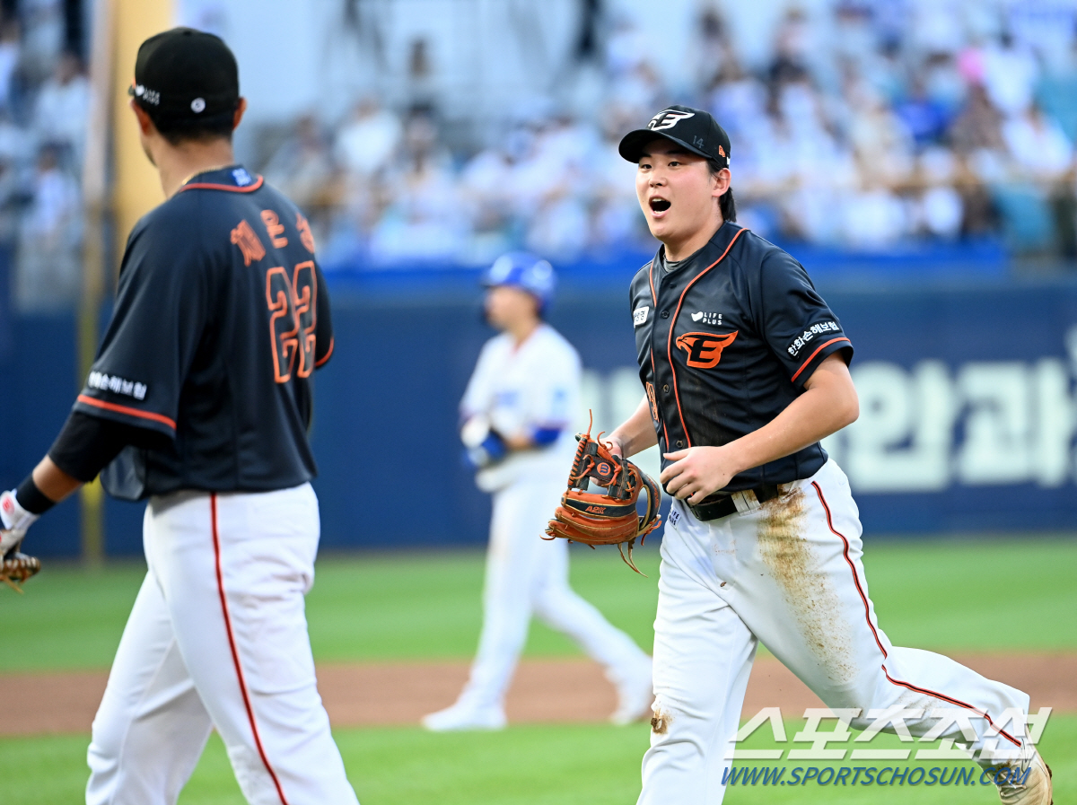 고졸신인 문현빈보다 타점 적고…연봉 3900만원 이진영보다 낮은 출루율,…