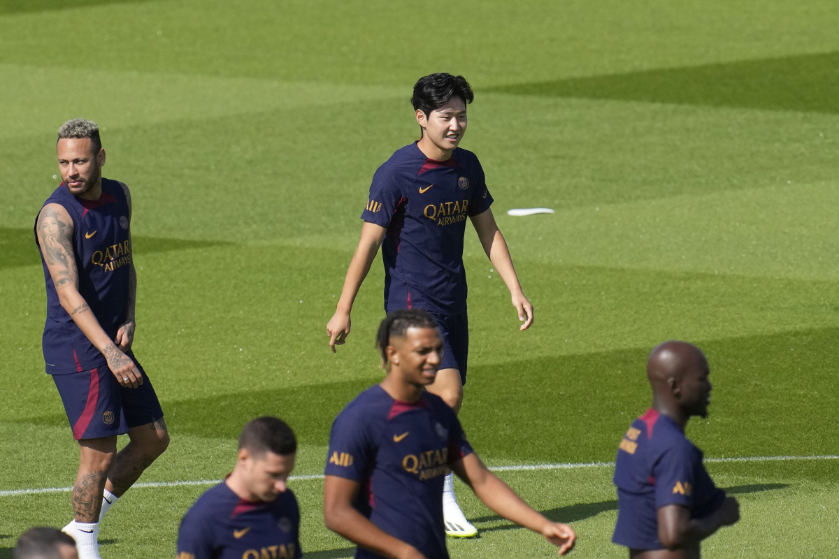 '이적설 무성' 네이마르, PSG 잔류 선언! 이강인과 콤비네이션 기대