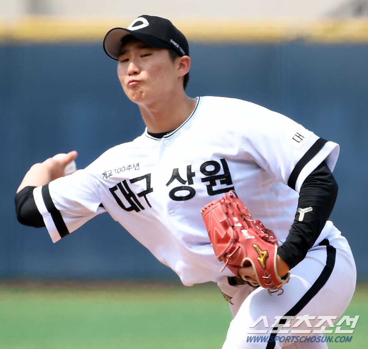 '120km 투심+변칙 투구' 대구상원고 사이드암 장경우..."도망가지 …