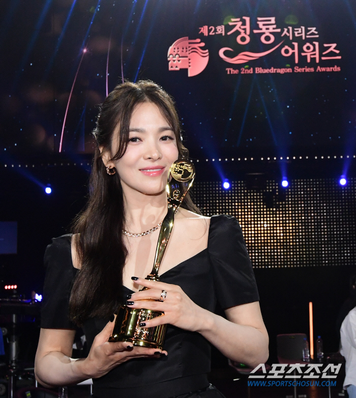 [제2회 BSA] "수고했다 혜교야"..'청룡' 최초 대상의 눈물과 품격…