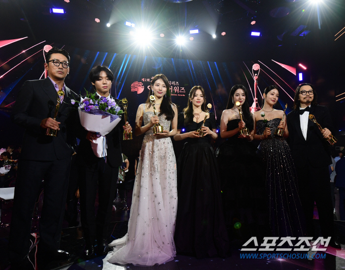 [제2회 BSA] "수고했다 혜교야"..'청룡' 최초 대상의 눈물과 품격…