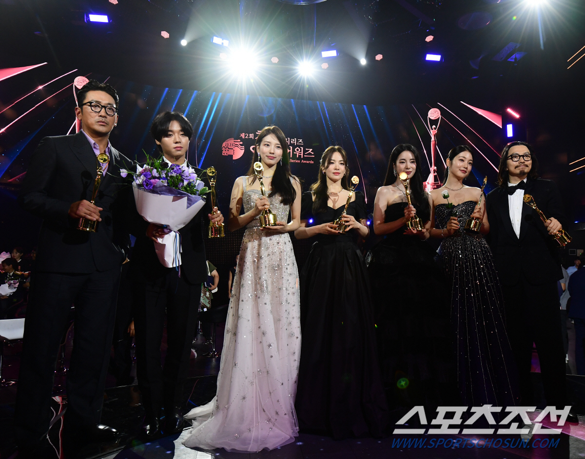[제2회 BSA] "수고했다 혜교야"..'청룡' 최초 대상의 눈물과 품격…