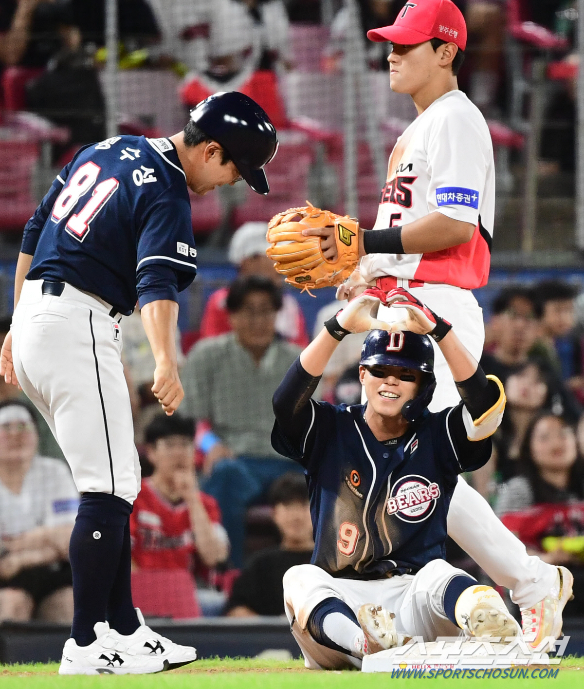 1차지명 투수→야수 전향→보상 선수→10연승 쐐기 3루타…이래서 복덩이였…